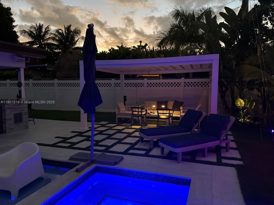 Active With Contract: $4,996 (3 beds, 2 baths, 1959 Square Feet)