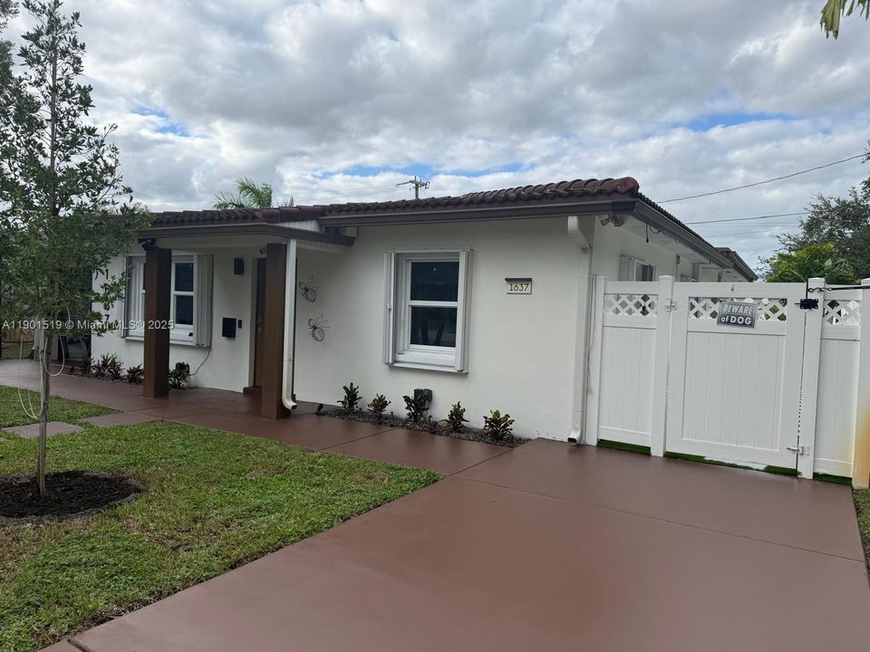 Active With Contract: $4,996 (3 beds, 2 baths, 1959 Square Feet)