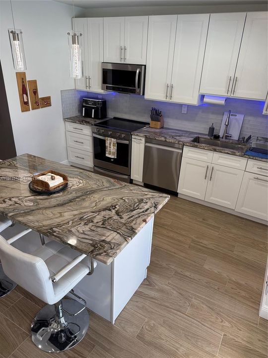 Active With Contract: $4,996 (3 beds, 2 baths, 1959 Square Feet)