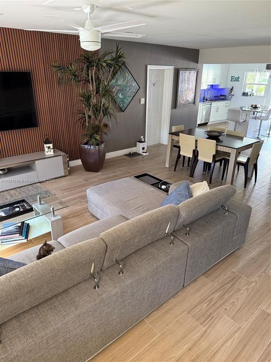 Active With Contract: $4,996 (3 beds, 2 baths, 1959 Square Feet)