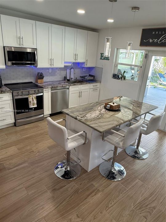 Active With Contract: $4,996 (3 beds, 2 baths, 1959 Square Feet)