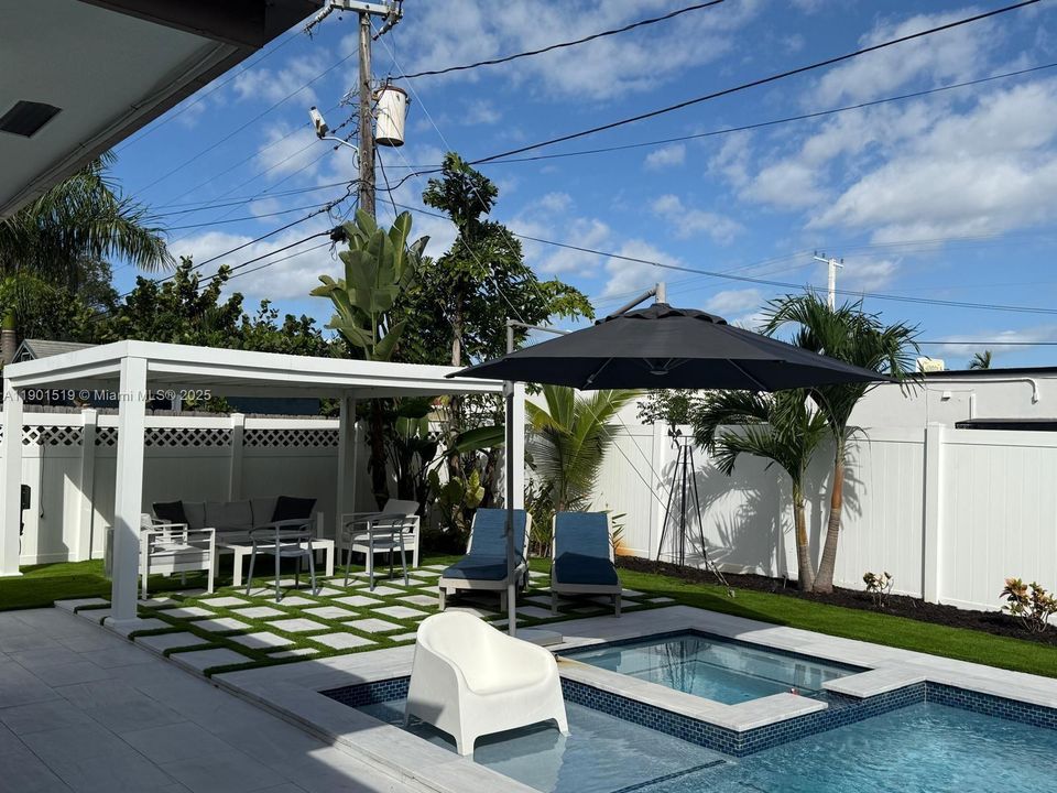 Active With Contract: $4,996 (3 beds, 2 baths, 1959 Square Feet)