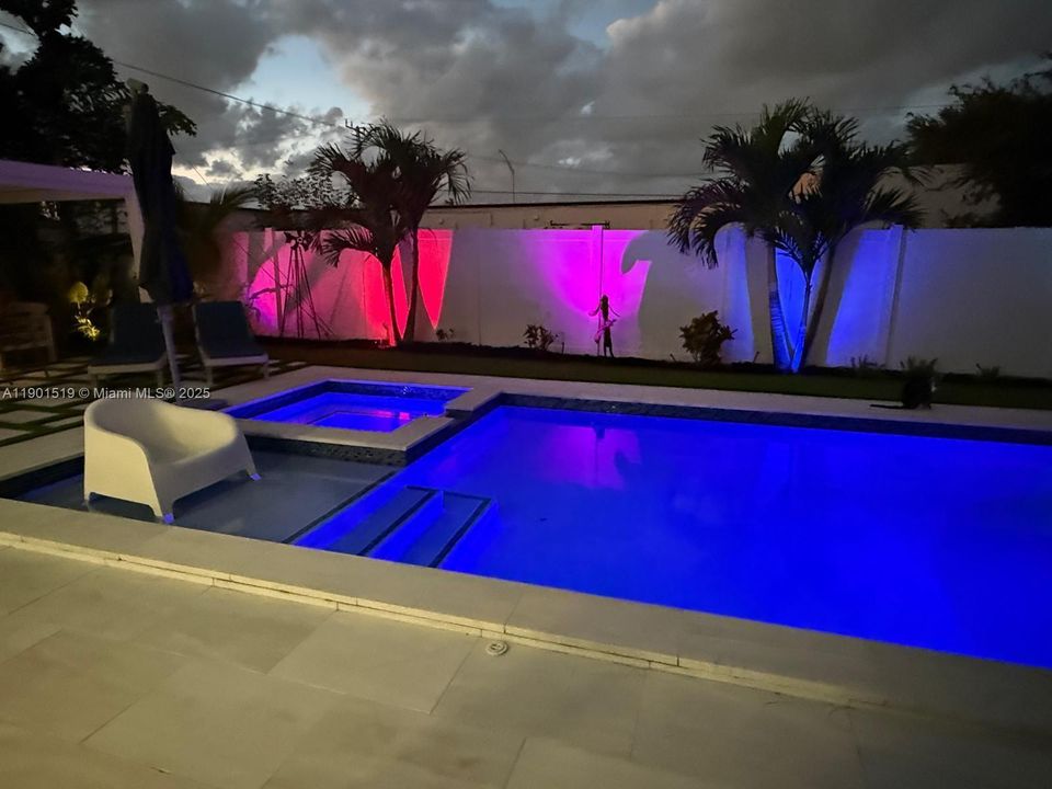 Active With Contract: $4,996 (3 beds, 2 baths, 1959 Square Feet)