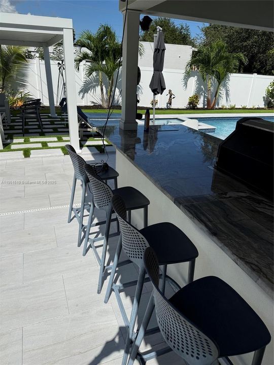 Active With Contract: $4,996 (3 beds, 2 baths, 1959 Square Feet)