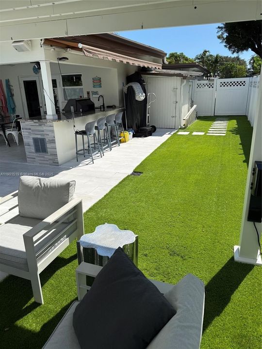 Active With Contract: $4,996 (3 beds, 2 baths, 1959 Square Feet)