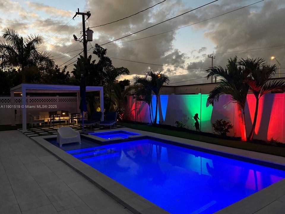 Active With Contract: $4,996 (3 beds, 2 baths, 1959 Square Feet)