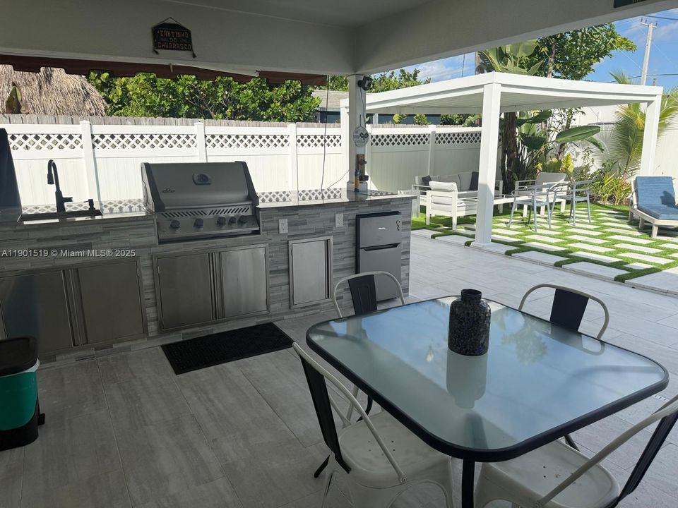 Active With Contract: $4,996 (3 beds, 2 baths, 1959 Square Feet)