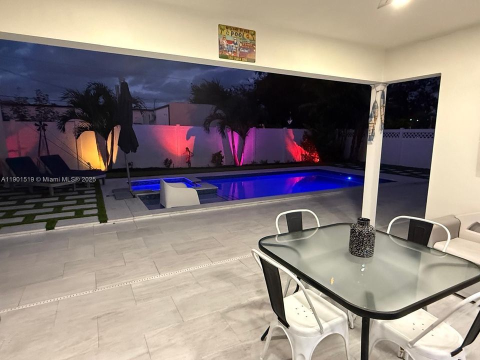 Active With Contract: $4,996 (3 beds, 2 baths, 1959 Square Feet)