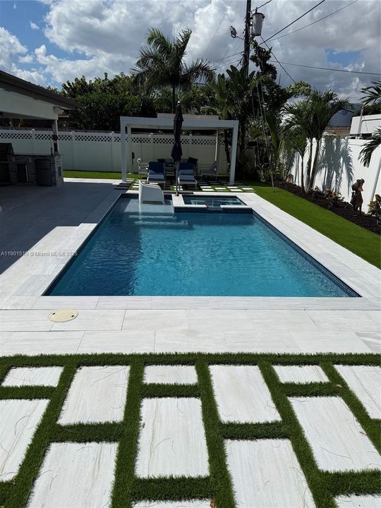 Active With Contract: $4,996 (3 beds, 2 baths, 1959 Square Feet)