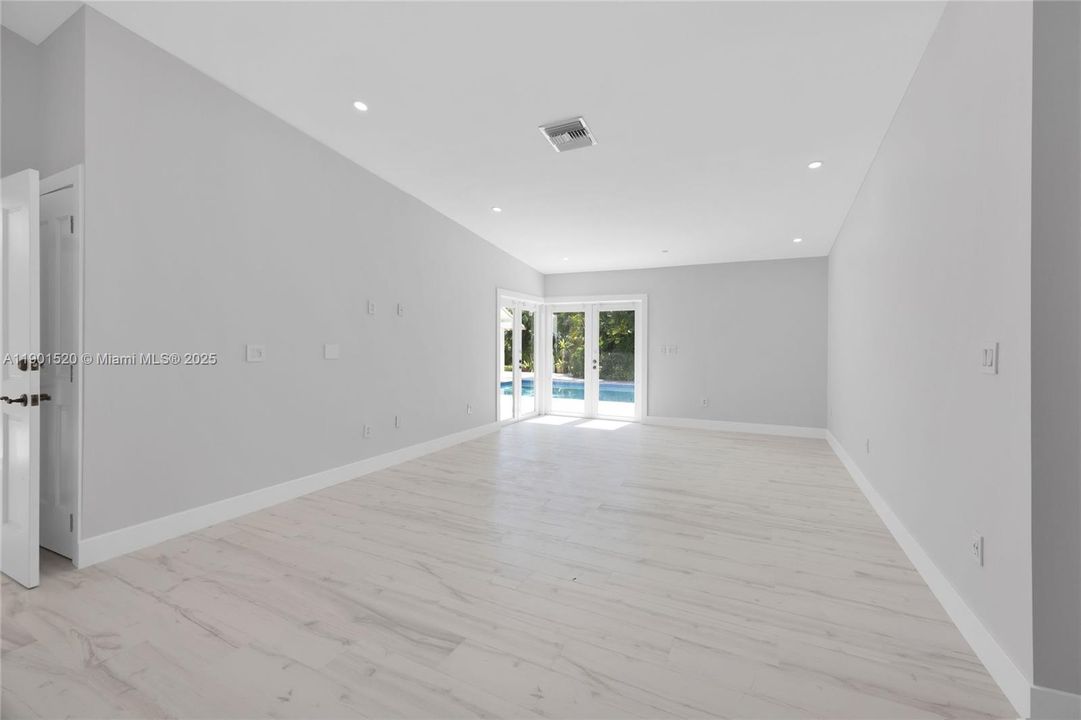 Recently Rented: $25,000 (5 beds, 4 baths, 3310 Square Feet)