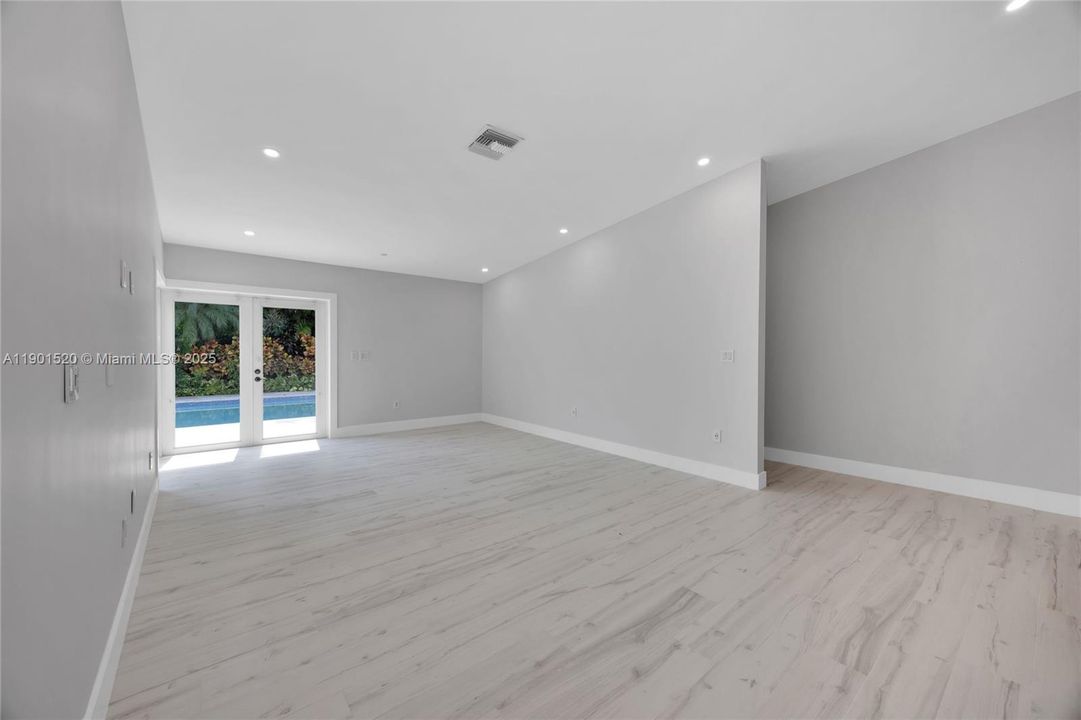 Recently Rented: $25,000 (5 beds, 4 baths, 3310 Square Feet)