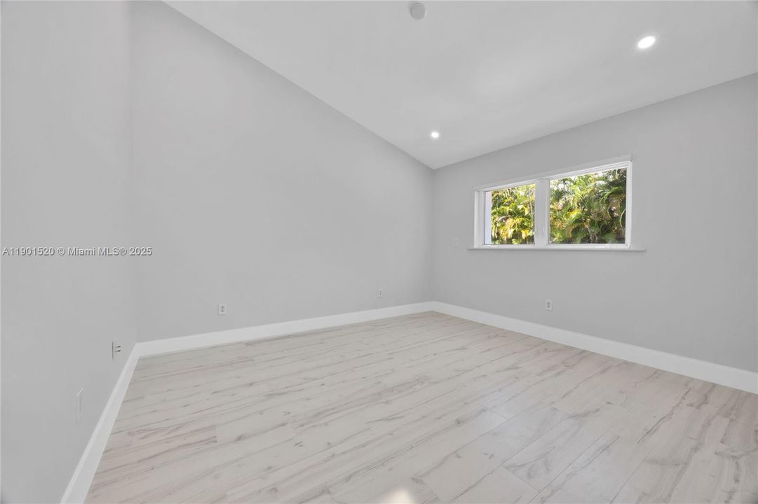 Recently Rented: $25,000 (5 beds, 4 baths, 3310 Square Feet)