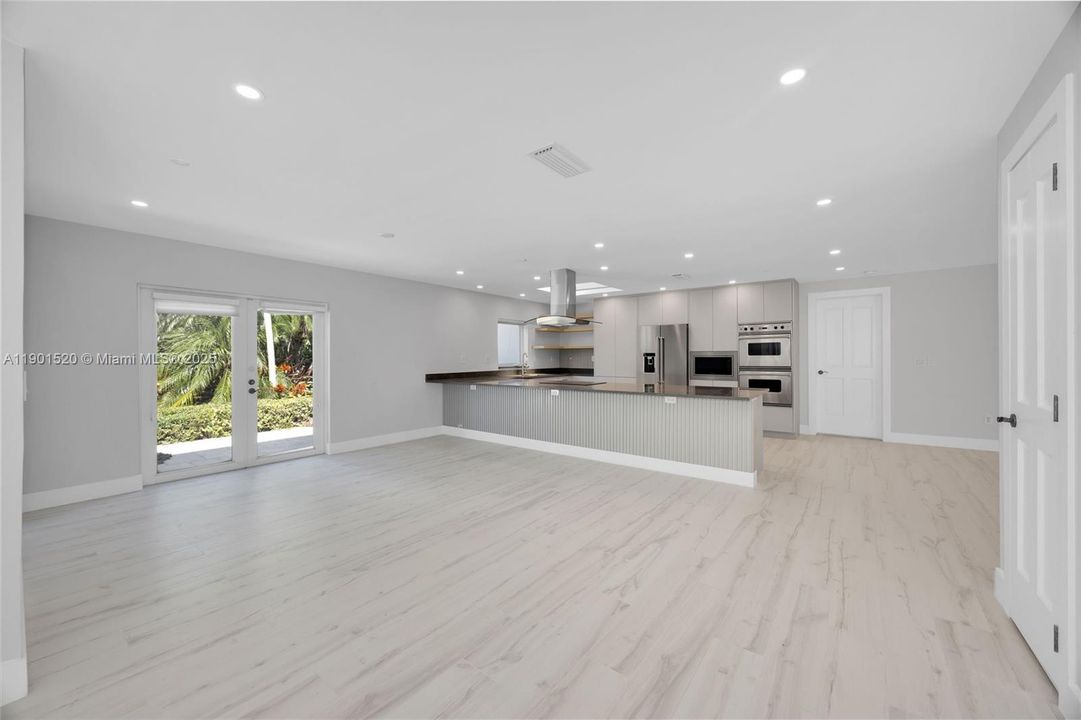 Recently Rented: $25,000 (5 beds, 4 baths, 3310 Square Feet)