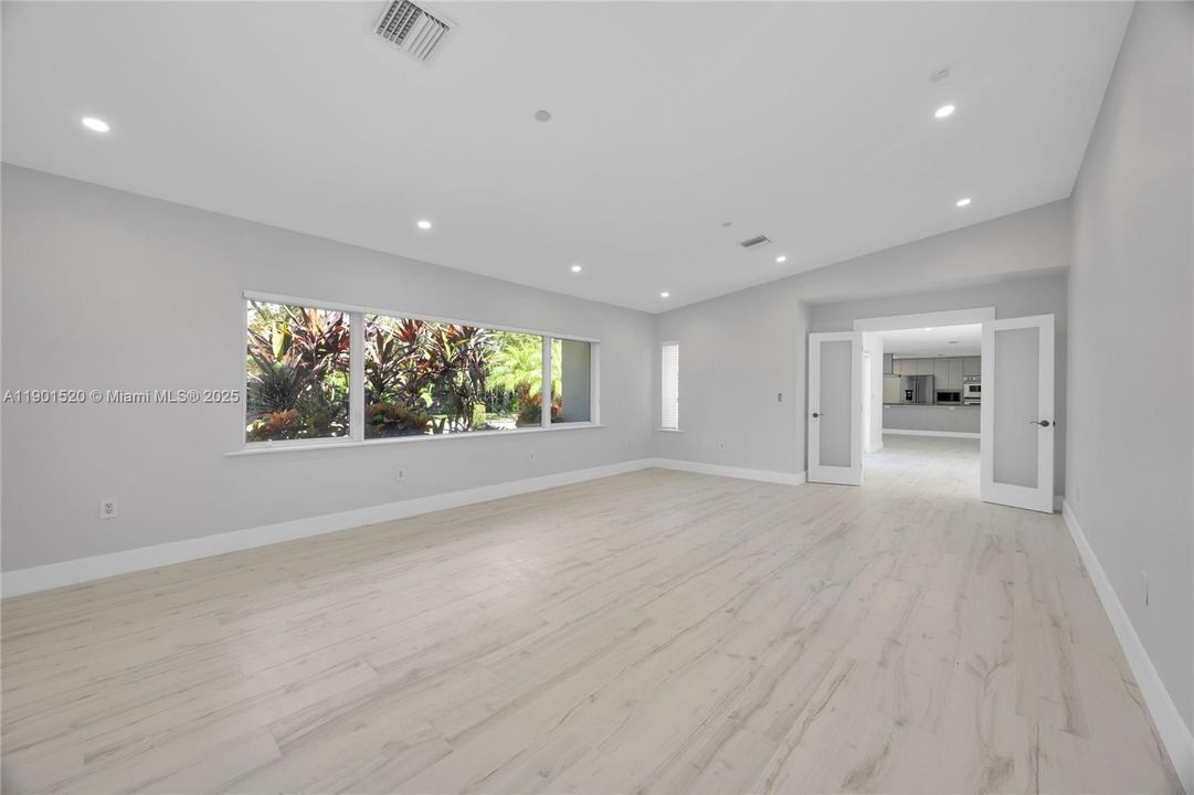 Recently Rented: $25,000 (5 beds, 4 baths, 3310 Square Feet)