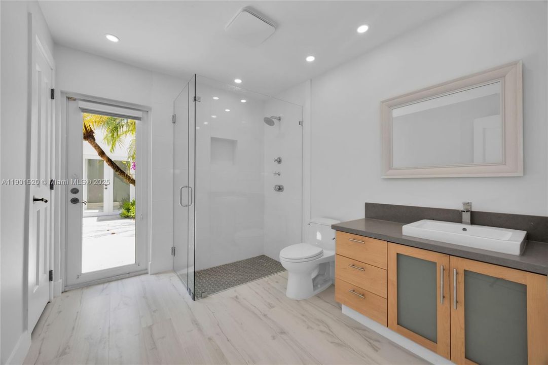 Recently Rented: $25,000 (5 beds, 4 baths, 3310 Square Feet)