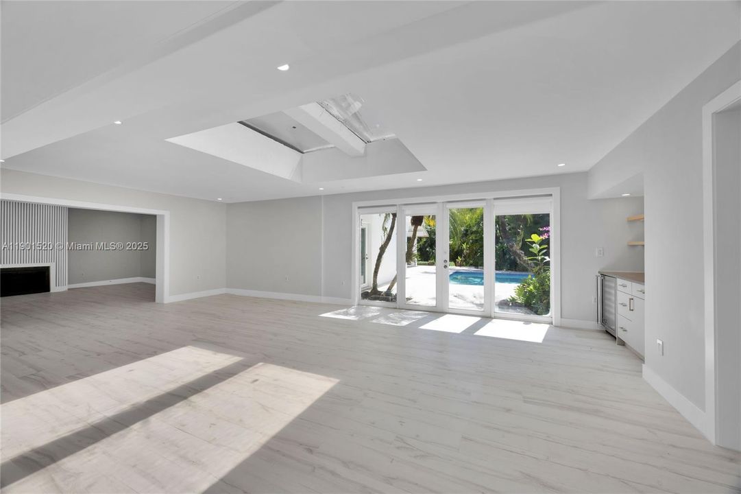 Recently Rented: $25,000 (5 beds, 4 baths, 3310 Square Feet)