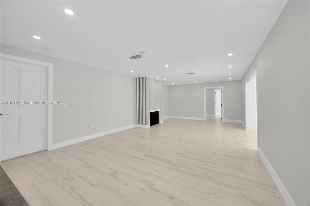 Recently Rented: $25,000 (5 beds, 4 baths, 3310 Square Feet)