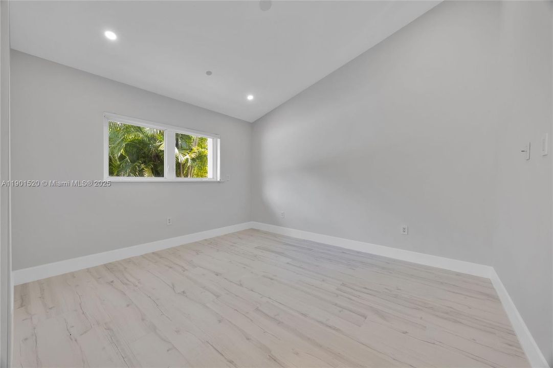 Recently Rented: $25,000 (5 beds, 4 baths, 3310 Square Feet)