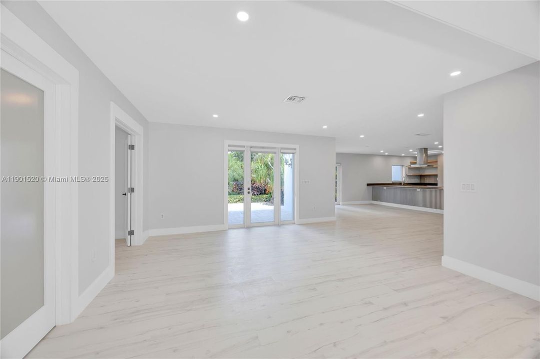 Recently Rented: $25,000 (5 beds, 4 baths, 3310 Square Feet)