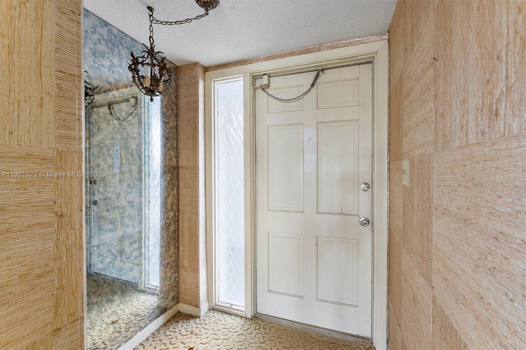 待售: $300,000 (2 贝兹, 2 浴室, 1002 平方英尺)