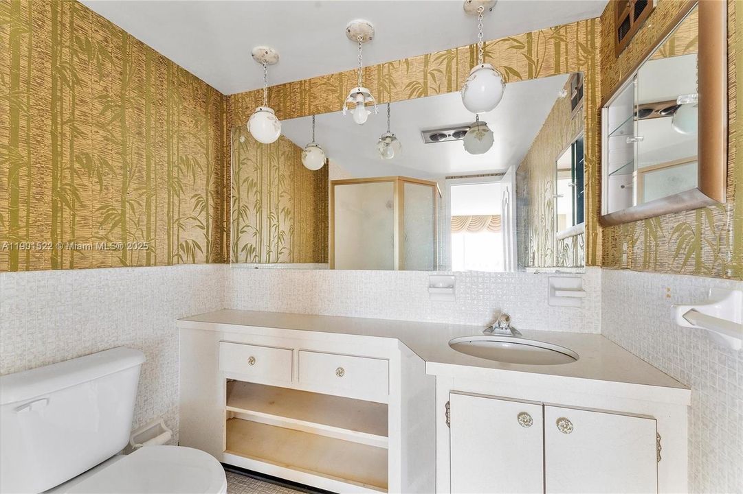 待售: $300,000 (2 贝兹, 2 浴室, 1002 平方英尺)