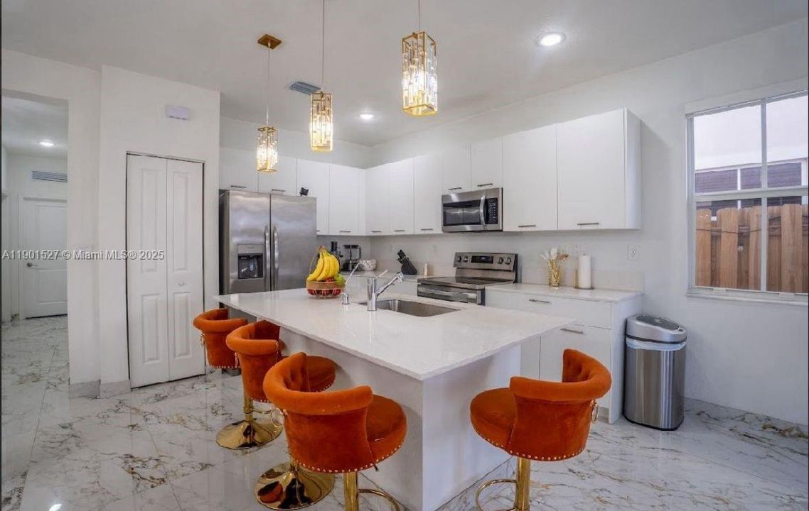 待售: $629,000 (4 贝兹, 3 浴室, 2107 平方英尺)