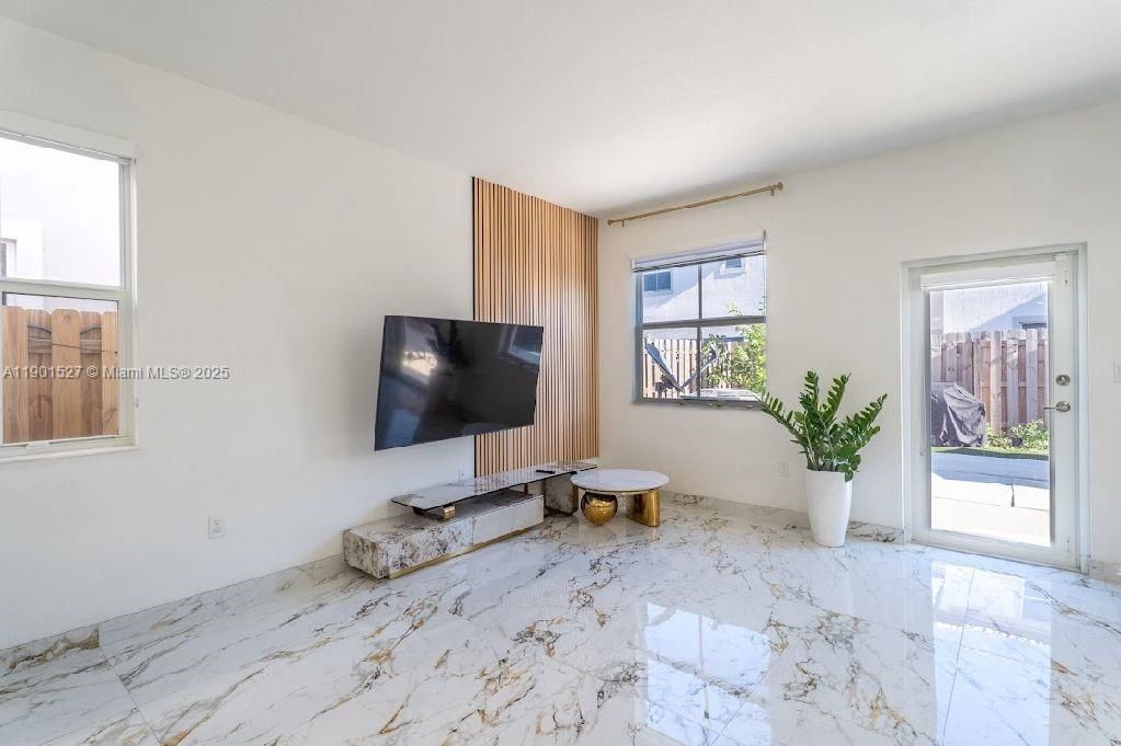 待售: $629,000 (4 贝兹, 3 浴室, 2107 平方英尺)