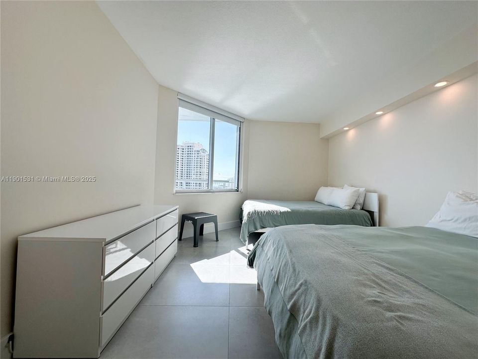 Active With Contract: $4,300 (2 beds, 2 baths, 1227 Square Feet)