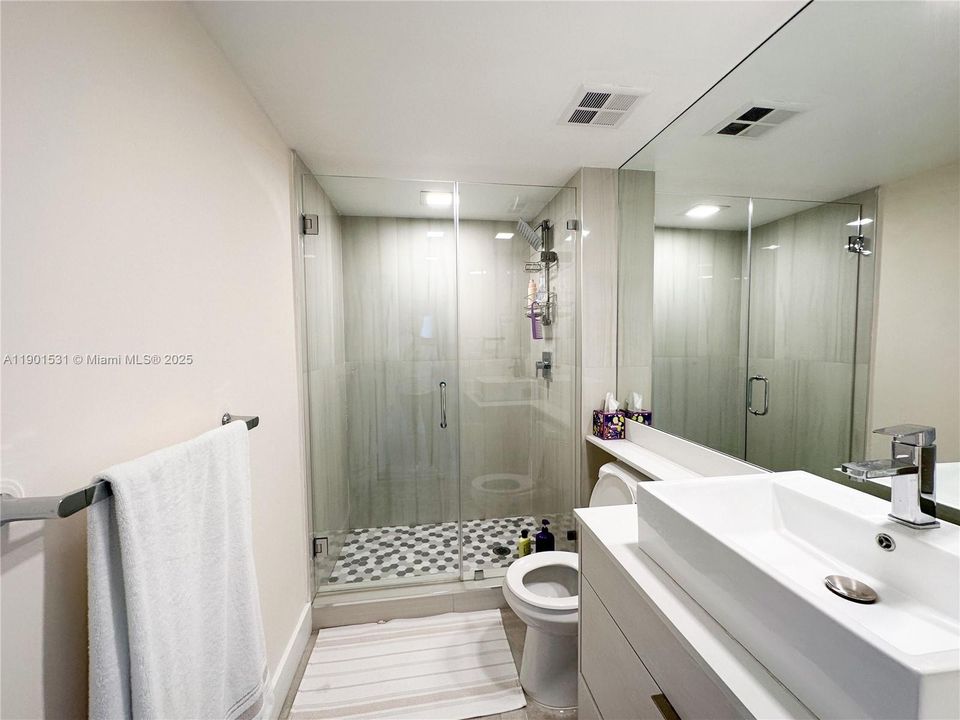 Active With Contract: $4,300 (2 beds, 2 baths, 1227 Square Feet)