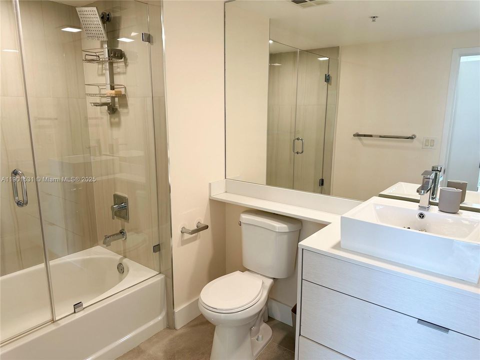 Active With Contract: $4,300 (2 beds, 2 baths, 1227 Square Feet)