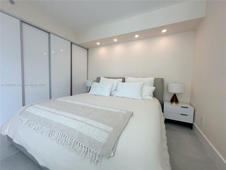 Active With Contract: $4,300 (2 beds, 2 baths, 1227 Square Feet)