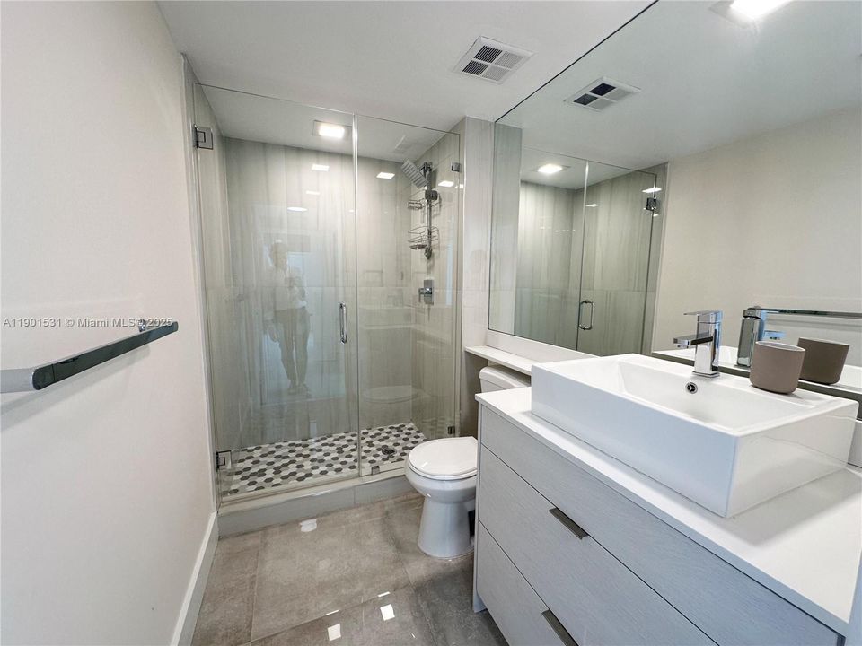 Active With Contract: $4,300 (2 beds, 2 baths, 1227 Square Feet)