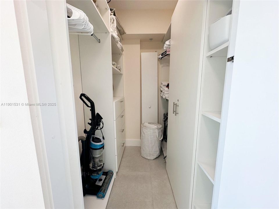 Active With Contract: $4,300 (2 beds, 2 baths, 1227 Square Feet)