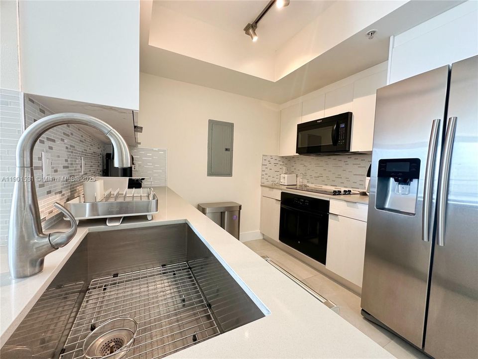 Active With Contract: $4,300 (2 beds, 2 baths, 1227 Square Feet)