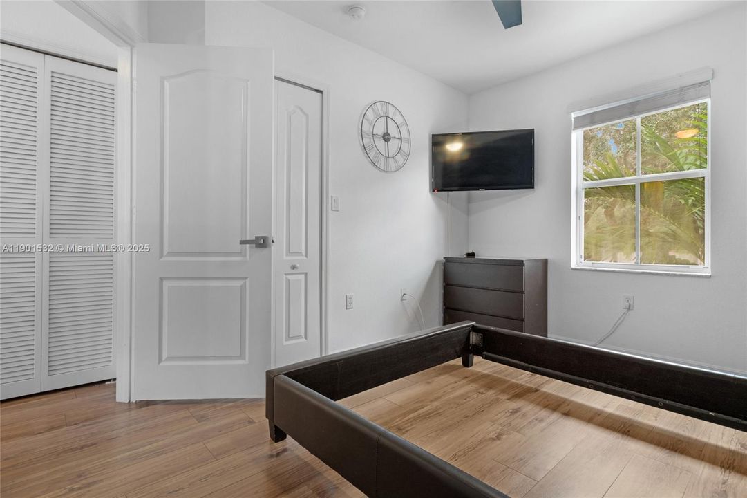 For Rent: $3,350 (3 beds, 3 baths, 1270 Square Feet)