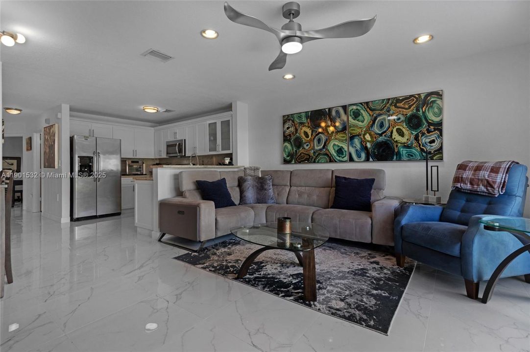 For Rent: $3,350 (3 beds, 3 baths, 1270 Square Feet)