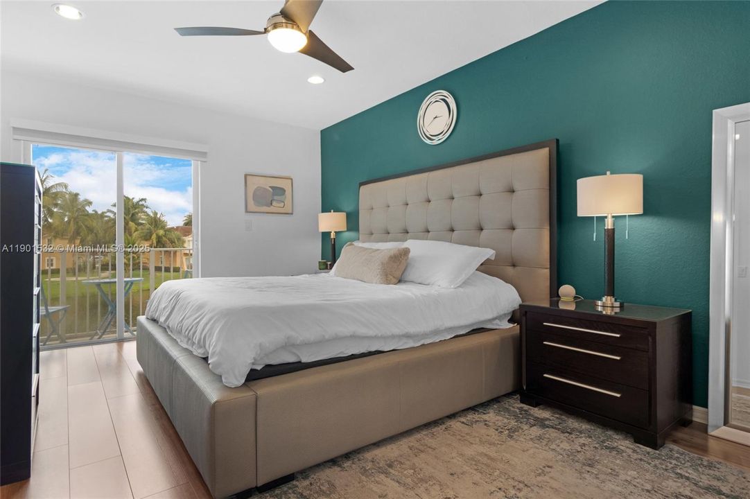 For Rent: $3,350 (3 beds, 3 baths, 1270 Square Feet)