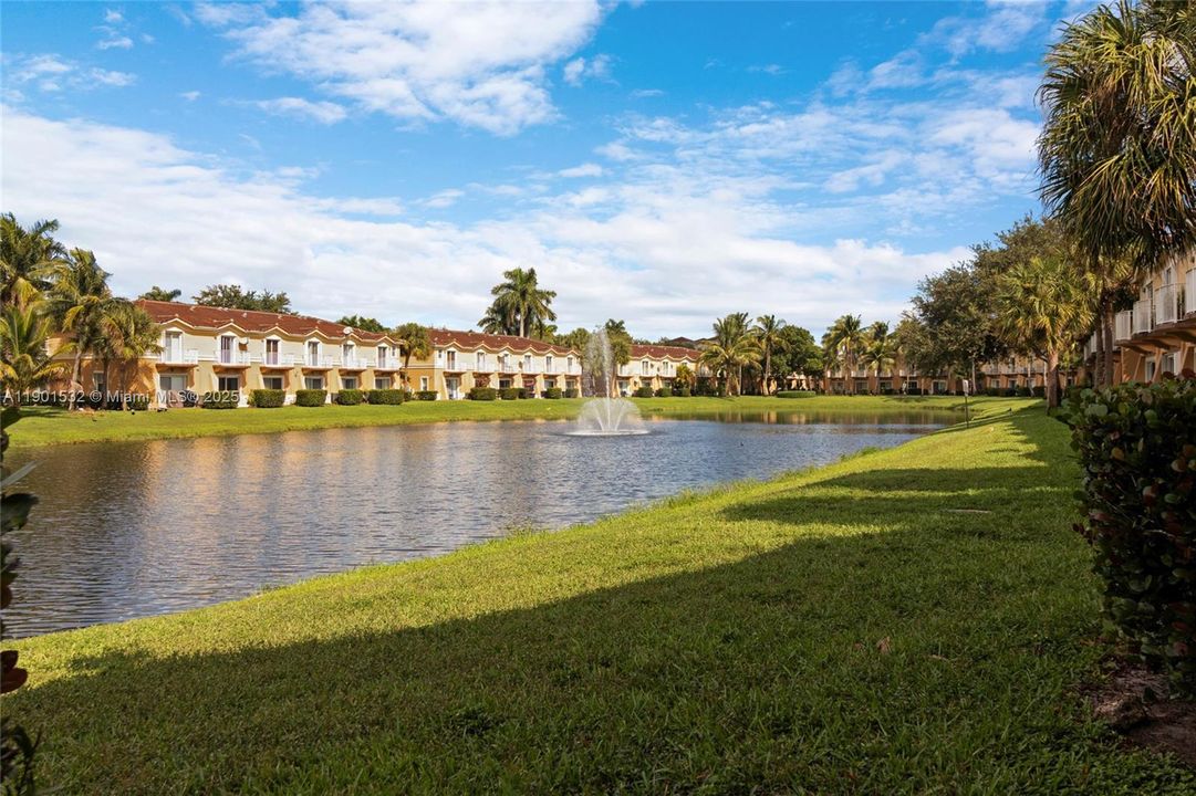 For Rent: $3,350 (3 beds, 3 baths, 1270 Square Feet)