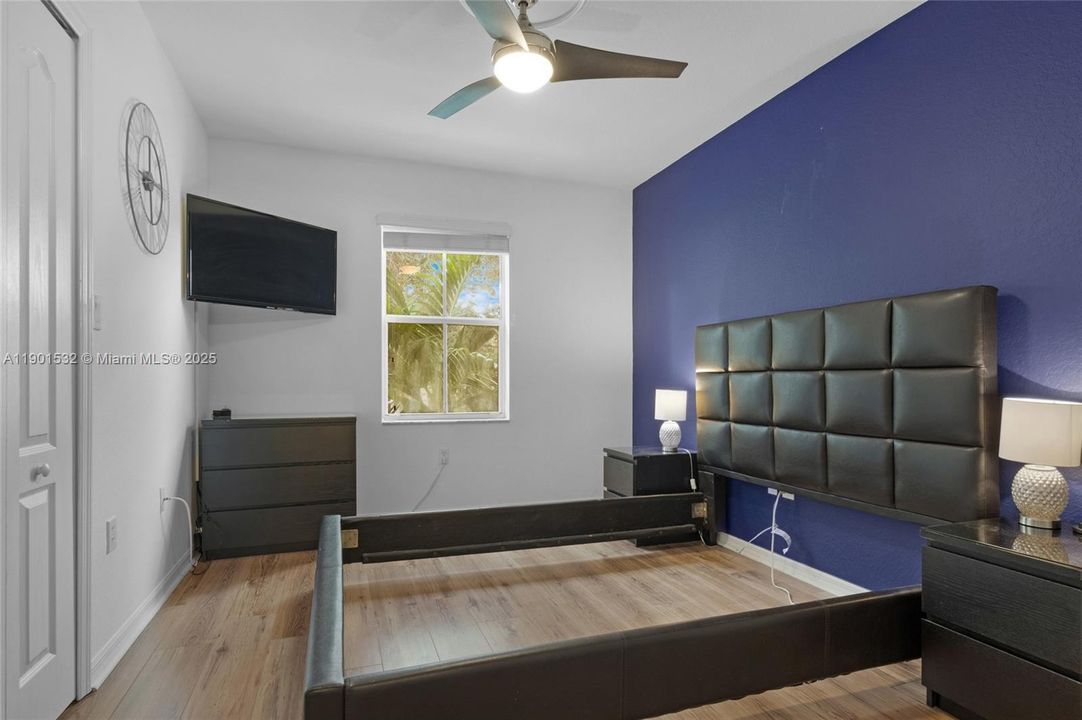 For Rent: $3,350 (3 beds, 3 baths, 1270 Square Feet)