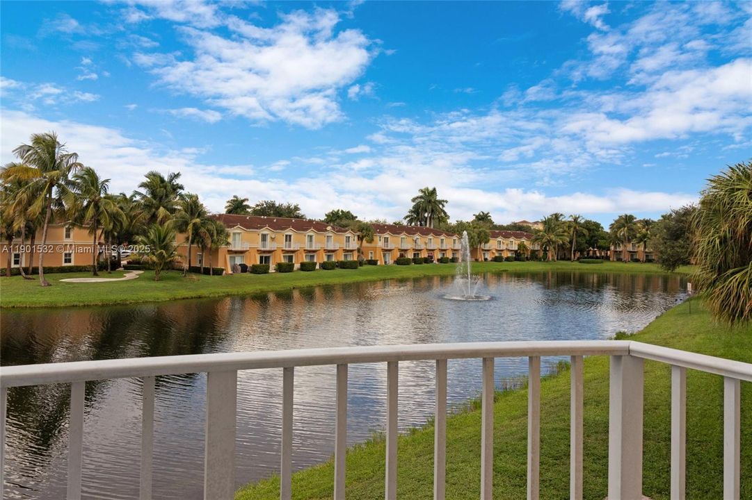 For Rent: $3,350 (3 beds, 3 baths, 1270 Square Feet)