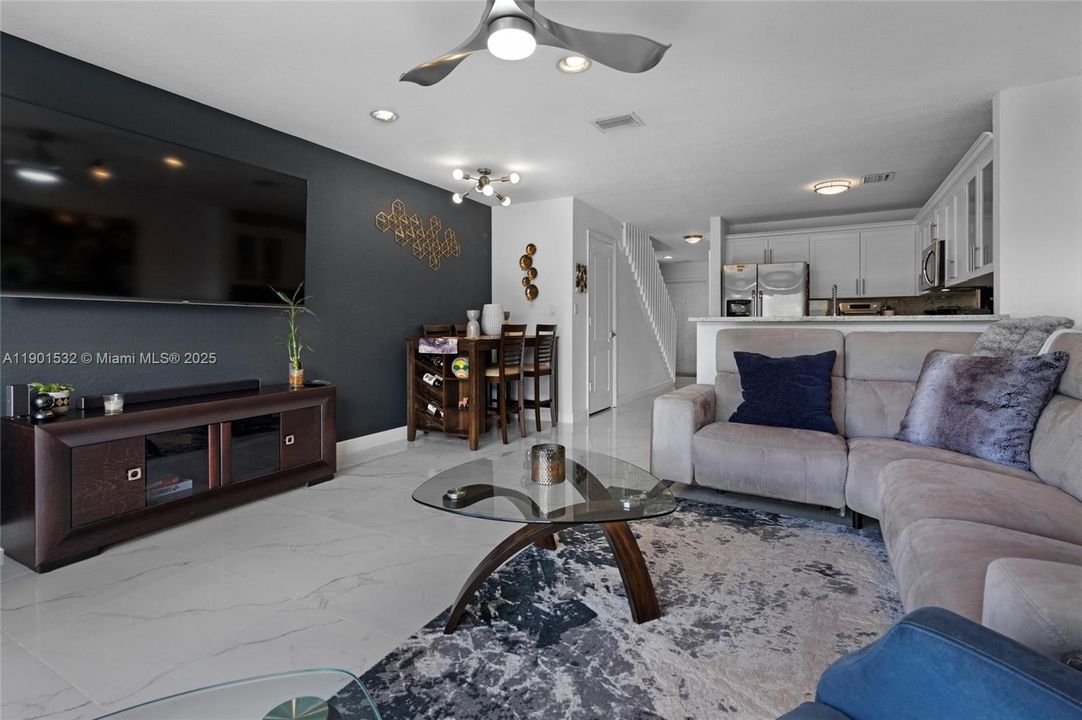 For Rent: $3,350 (3 beds, 3 baths, 1270 Square Feet)