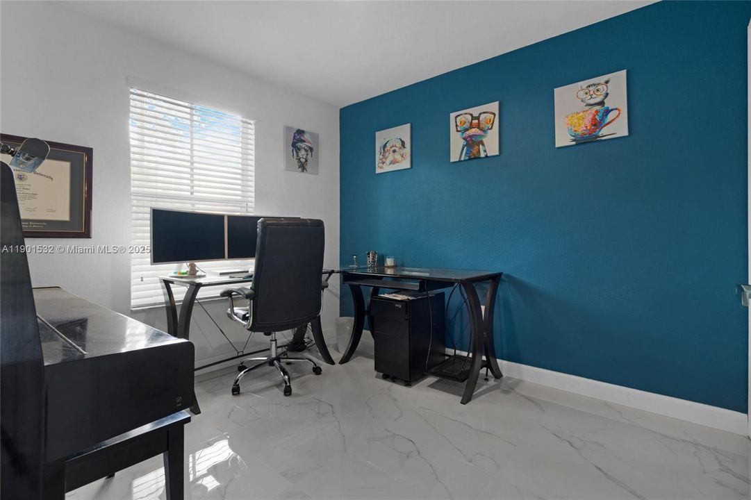 For Rent: $3,350 (3 beds, 3 baths, 1270 Square Feet)