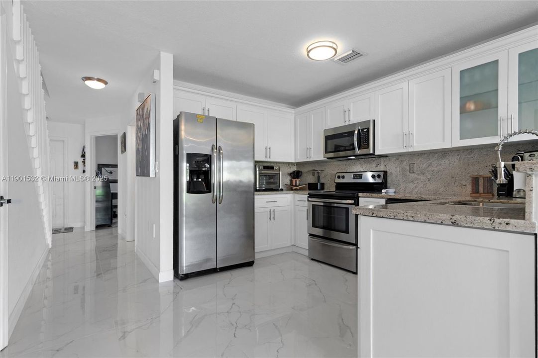 For Rent: $3,350 (3 beds, 3 baths, 1270 Square Feet)