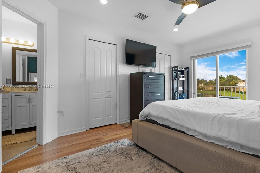 For Rent: $3,350 (3 beds, 3 baths, 1270 Square Feet)