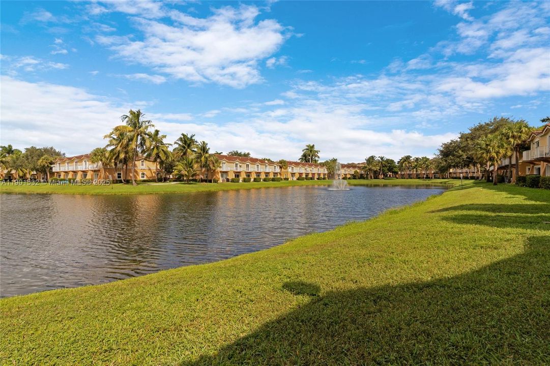 For Rent: $3,350 (3 beds, 3 baths, 1270 Square Feet)