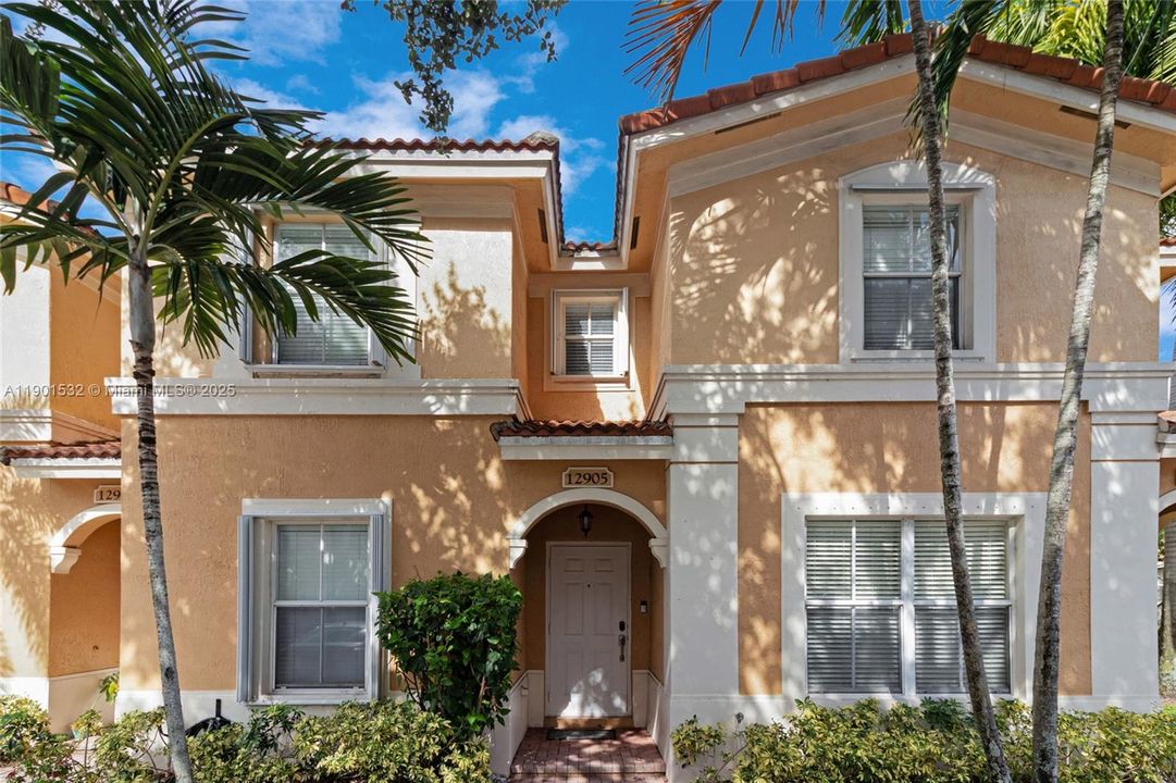 For Rent: $3,350 (3 beds, 3 baths, 1270 Square Feet)