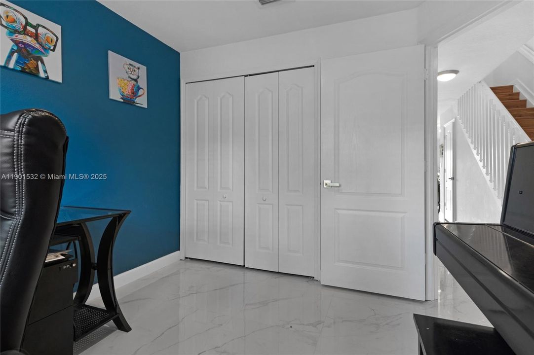 For Rent: $3,350 (3 beds, 3 baths, 1270 Square Feet)