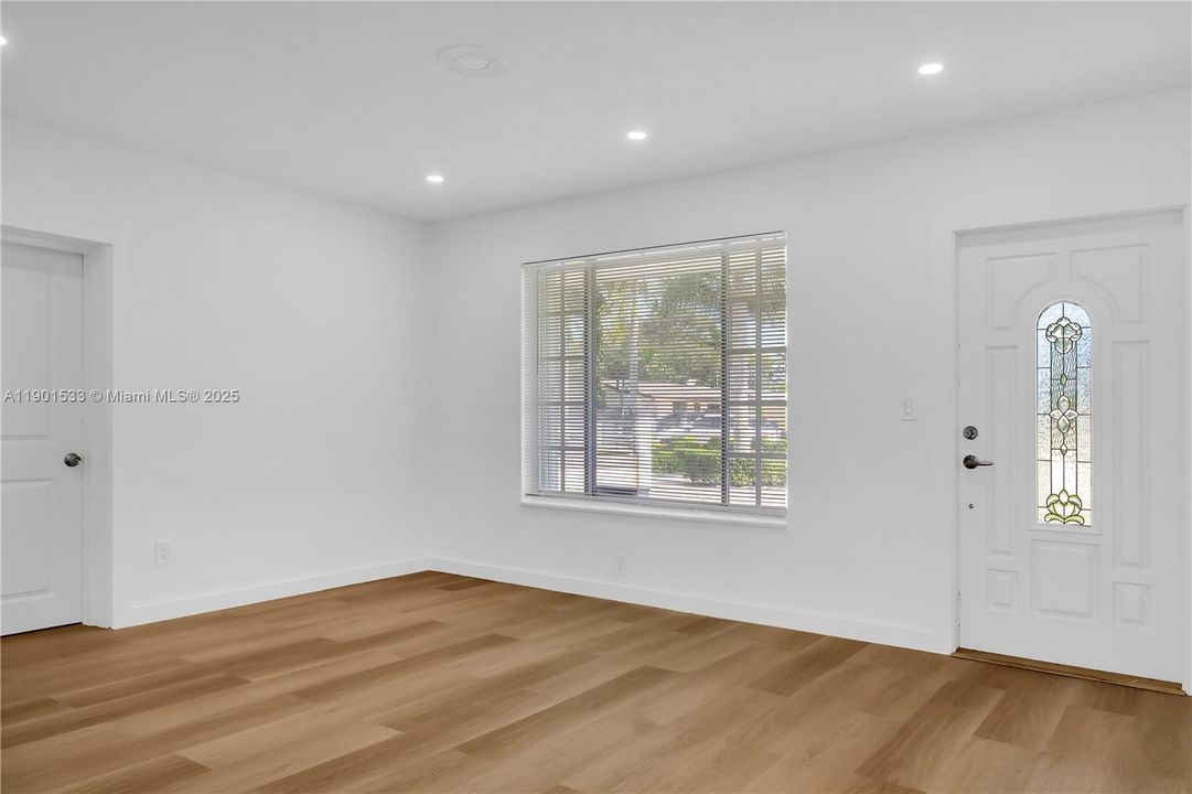 Recently Rented: $3,300 (3 beds, 2 baths, 1519 Square Feet)