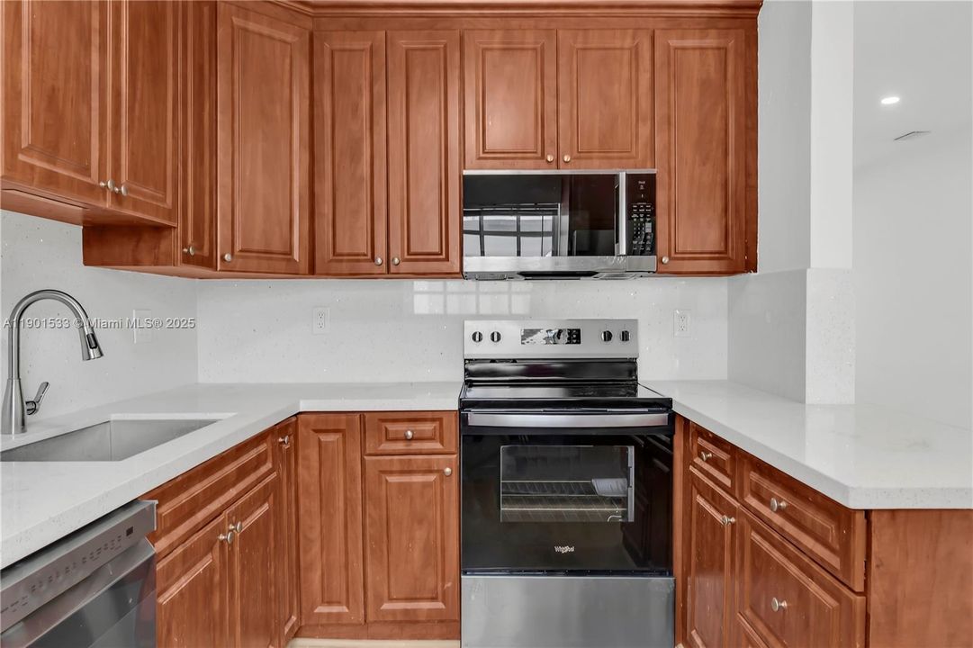 Recently Rented: $3,300 (3 beds, 2 baths, 1519 Square Feet)