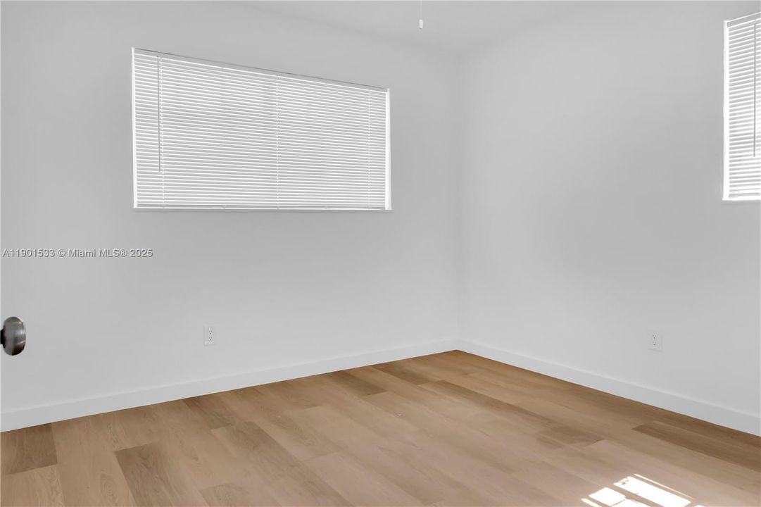 Recently Rented: $3,300 (3 beds, 2 baths, 1519 Square Feet)